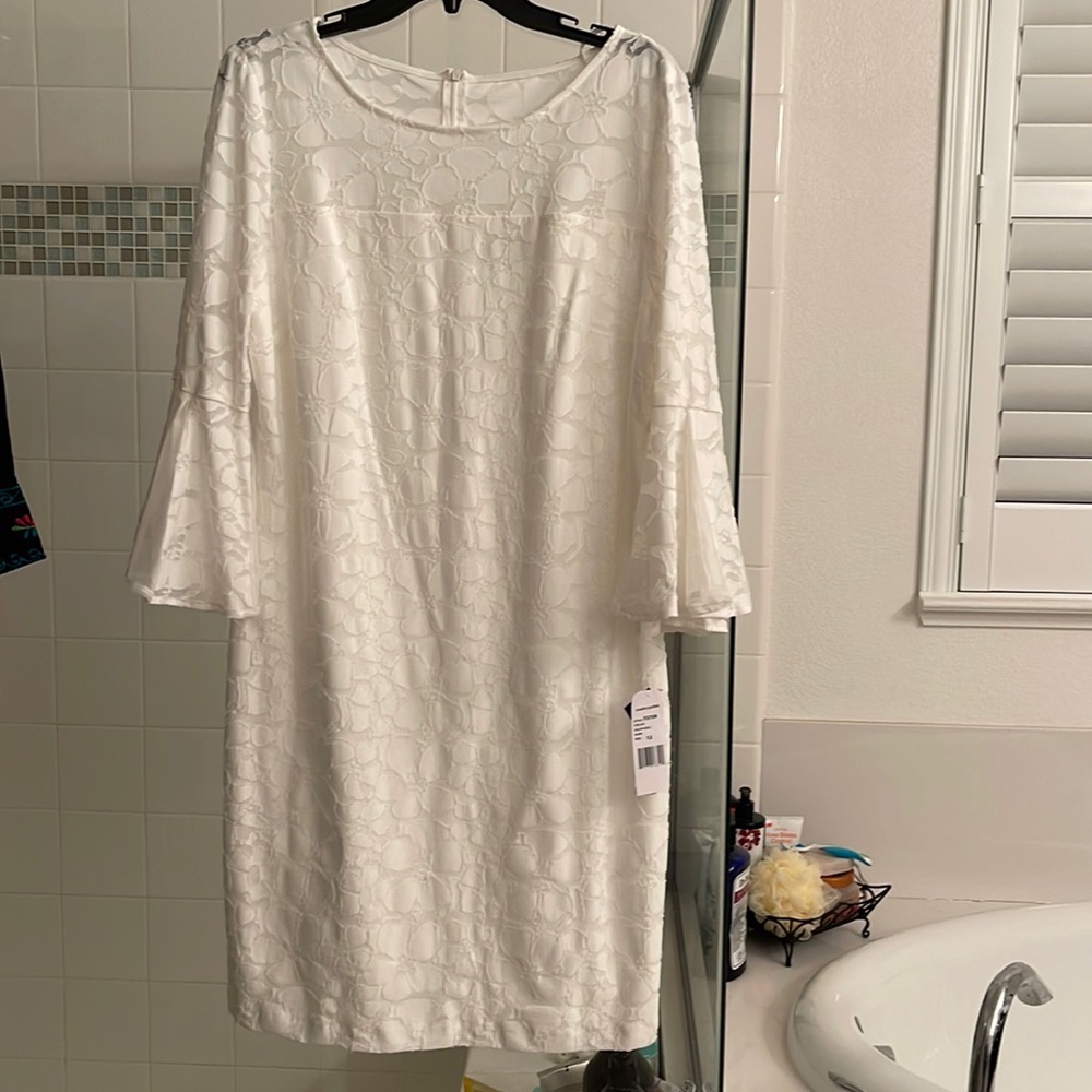 Sandra Darren beautiful white dress size 12. New with tags.